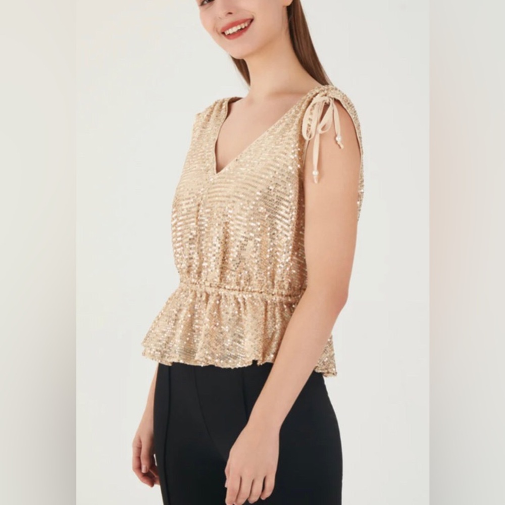 NEW Adyson Parker‎ Sequin Peplum V-Neck Top. L